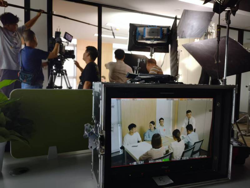 巴里坤TVC拍摄公司：科技产品视觉化大师，诠释未来感与功能美学